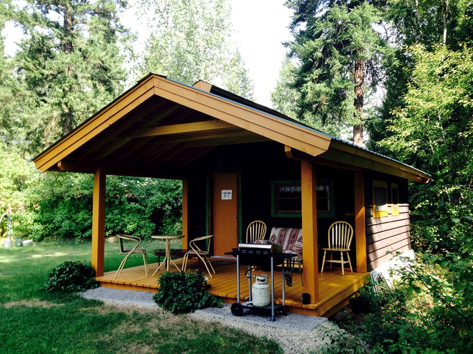 Riverside Vacation Rentals Ltd., Cabins 33944, Clearwater, Canada