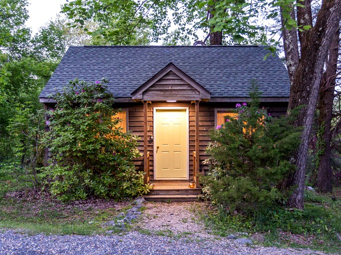 Cabins (United States of America, Love, Virginia)