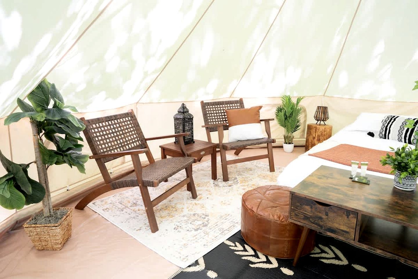 Romantic Glamping Retreat: Pretty Bell Tent near Tobermory, Canada
