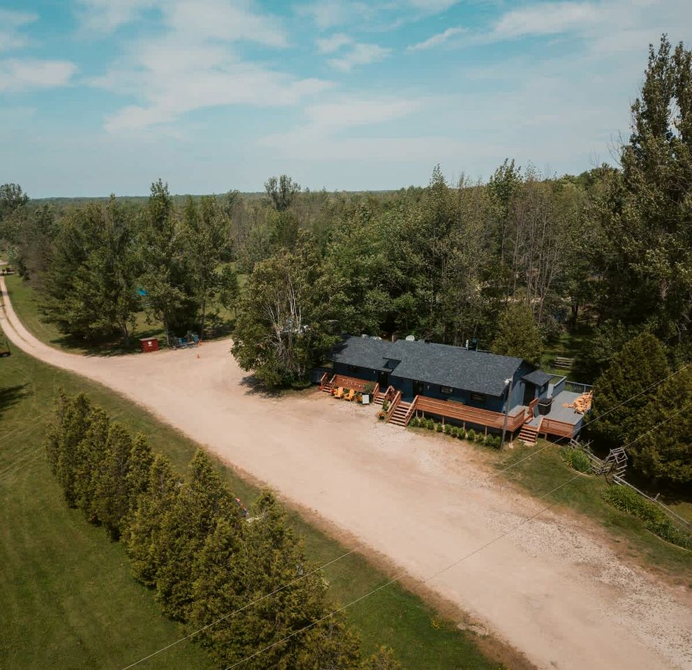 Romantic Glamping Retreat: Pretty Bell Tent near Tobermory, Canada