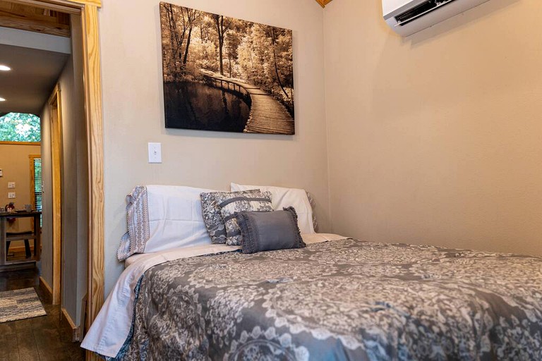 Cabins (United States of America, Chilton, Texas)