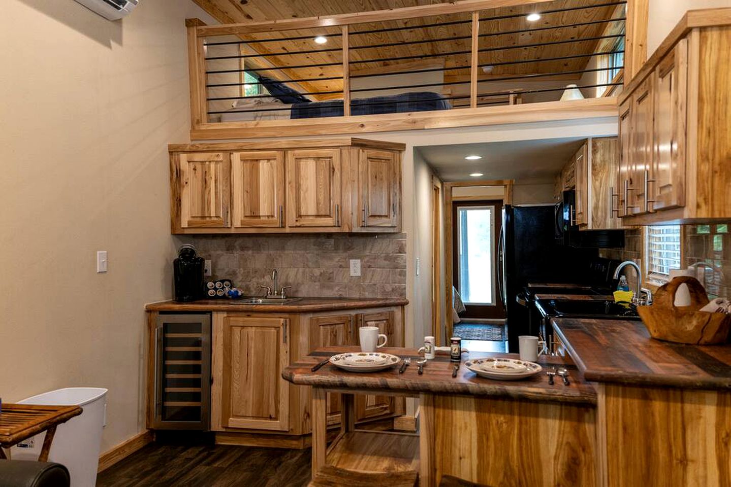 Romantic Hideaway: Glamping Bliss in a Texas Cabin near Lake Bridgeport