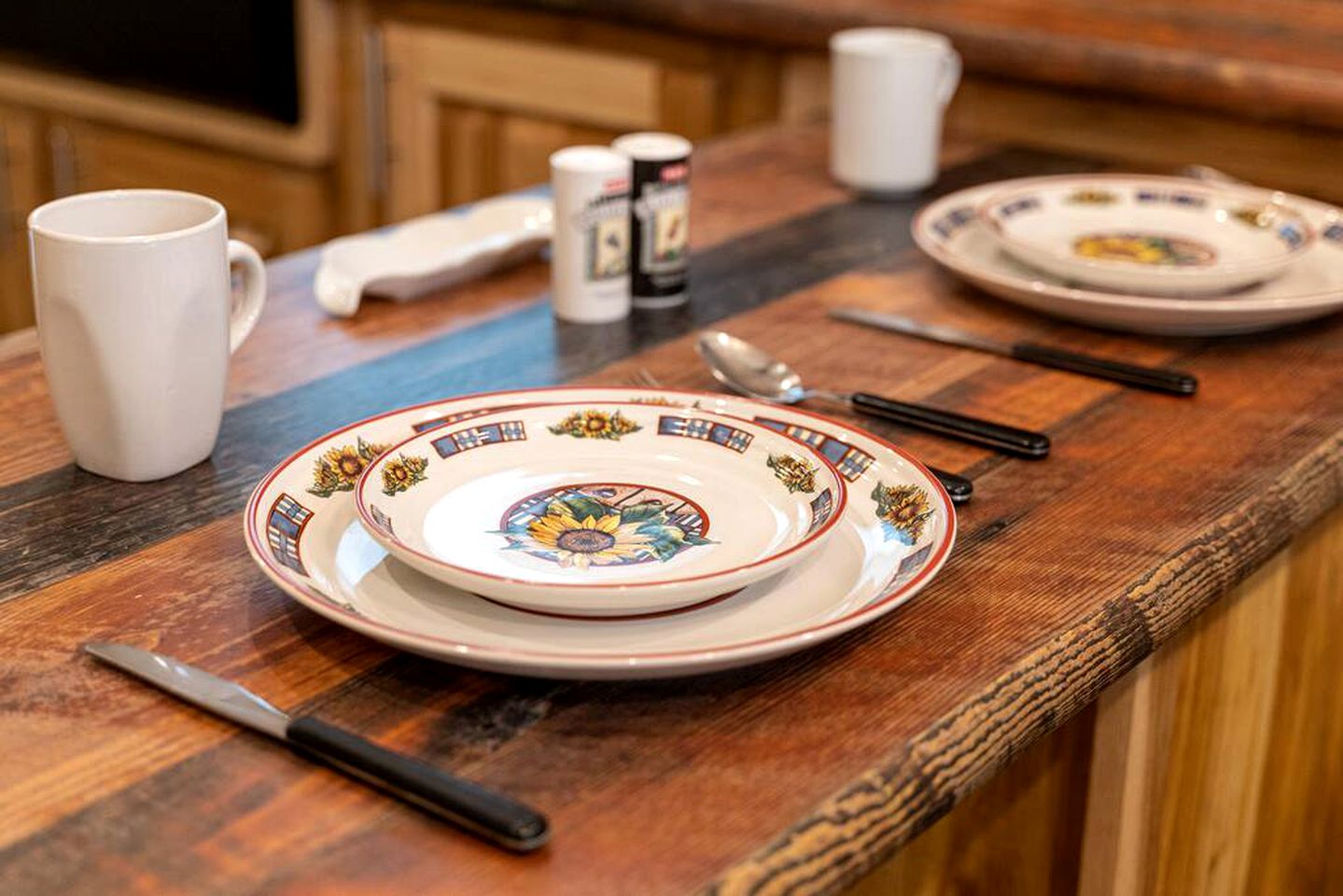 Romantic Hideaway: Glamping Bliss in a Texas Cabin near Lake Bridgeport