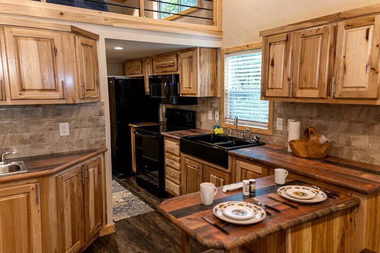 Cabins (United States of America, Chilton, Texas)