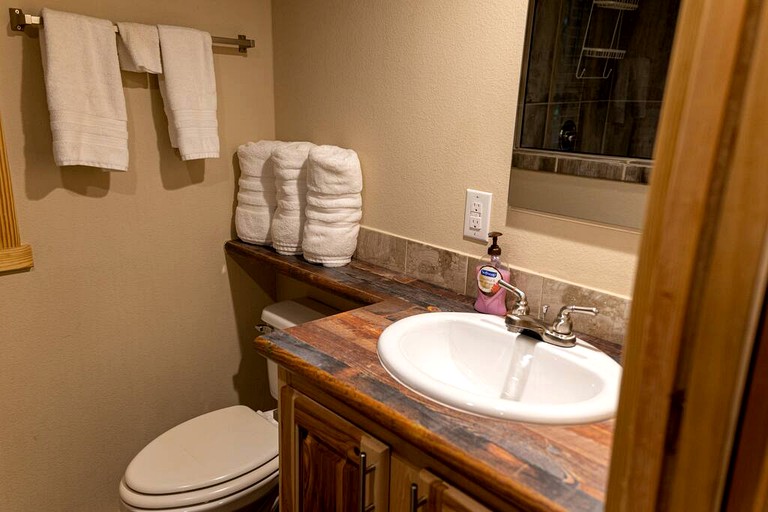 Cabins (United States of America, Chilton, Texas)