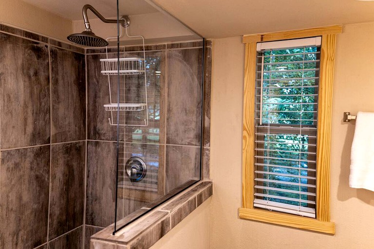 Cabins (United States of America, Chilton, Texas)