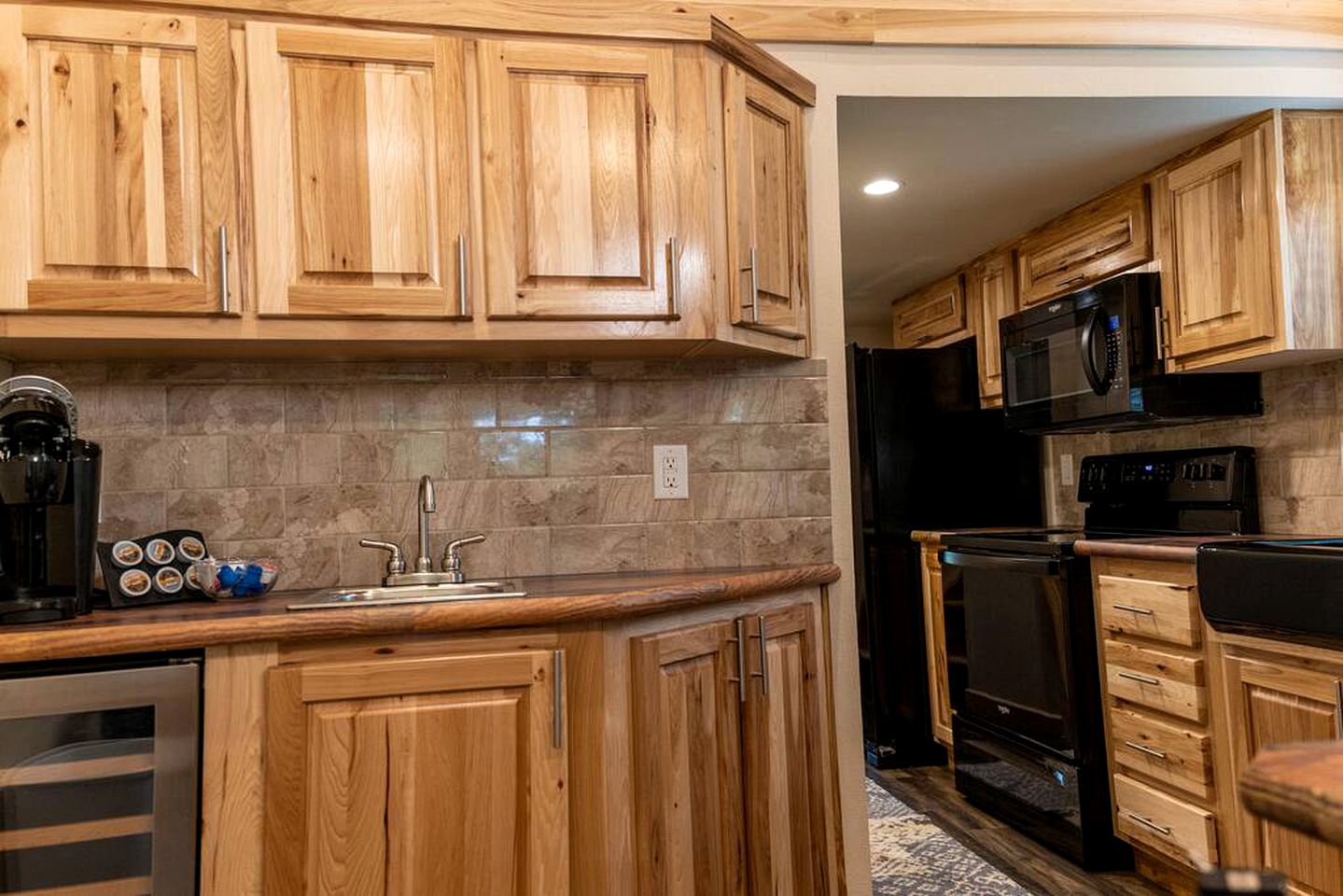 Romantic Hideaway: Glamping Bliss in a Texas Cabin near Lake Bridgeport