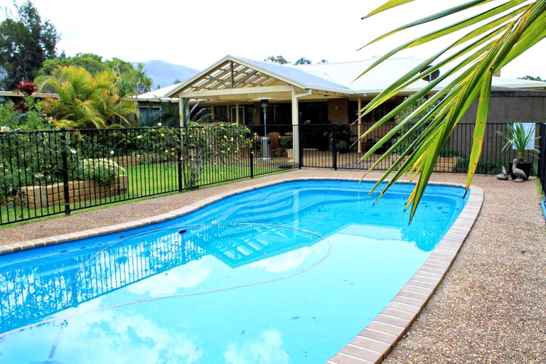 Nature Lodges (Yarrahapinni, New South Wales, Australia)