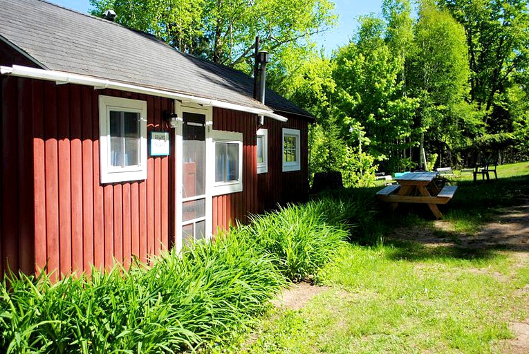 Cabins (Au Train, Michigan, United States)