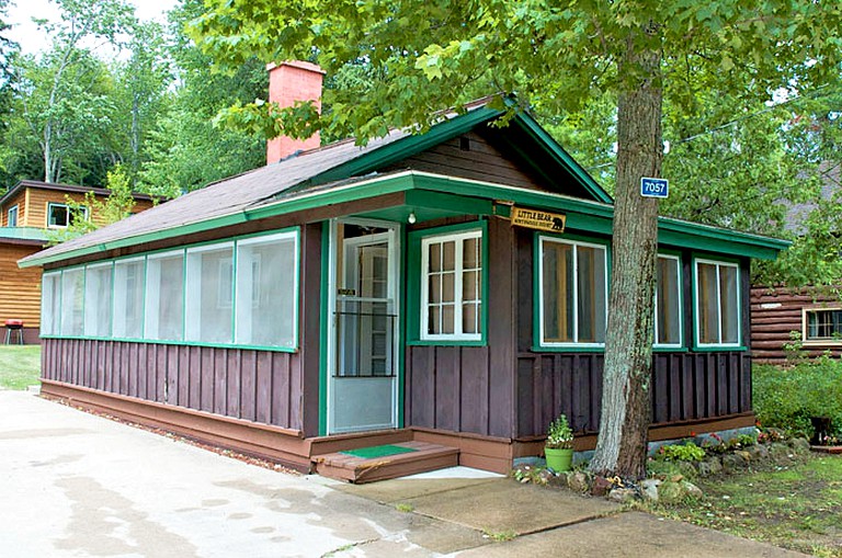 Romantic Lakefront Cabin Rental near Pictured Rocks, Michigan