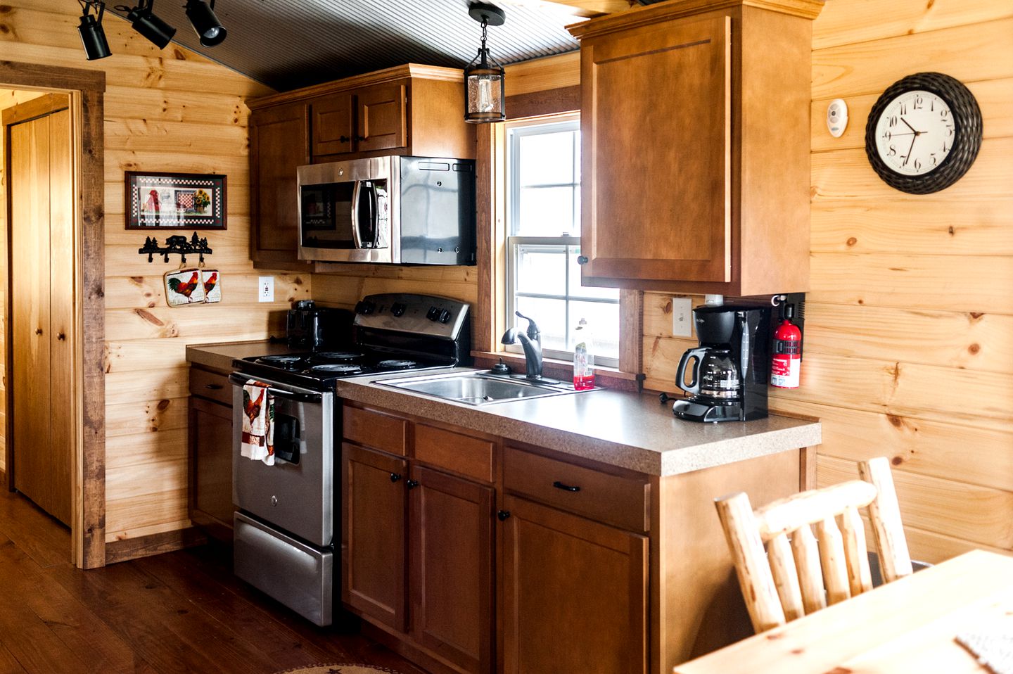 Romantic Log Cabin Accommodation with Private Jacuzzi near Huntington, West Virginia