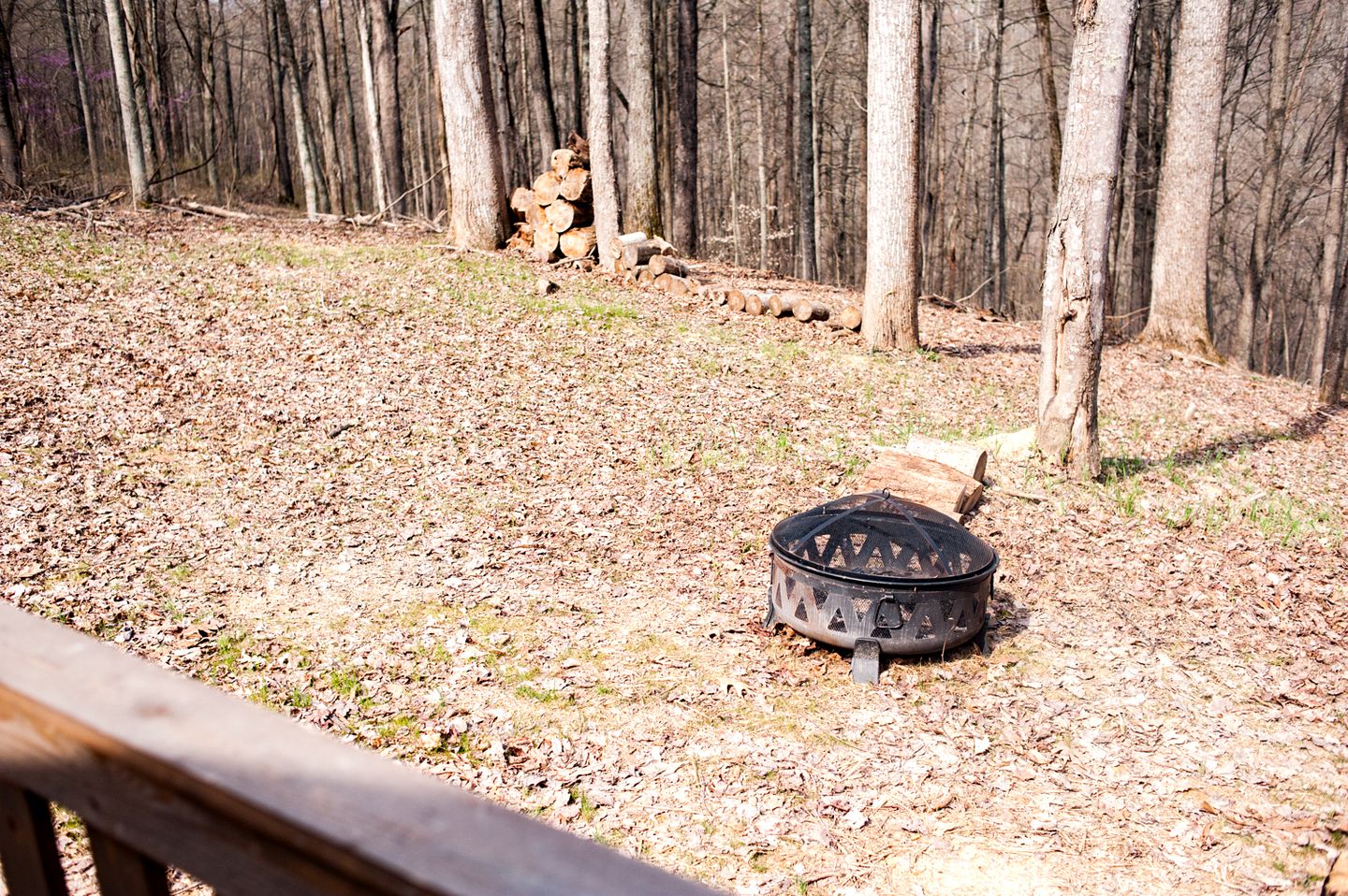 Romantic Log Cabin Accommodation with Private Jacuzzi near Huntington, West Virginia