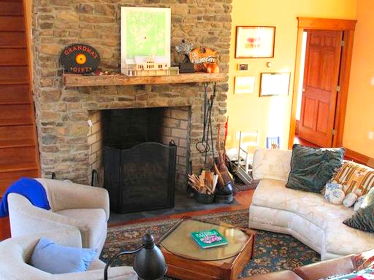 Romantic Mountain Vacation Rental with Breathtaking Views near Pittsburgh, Pennsylvania