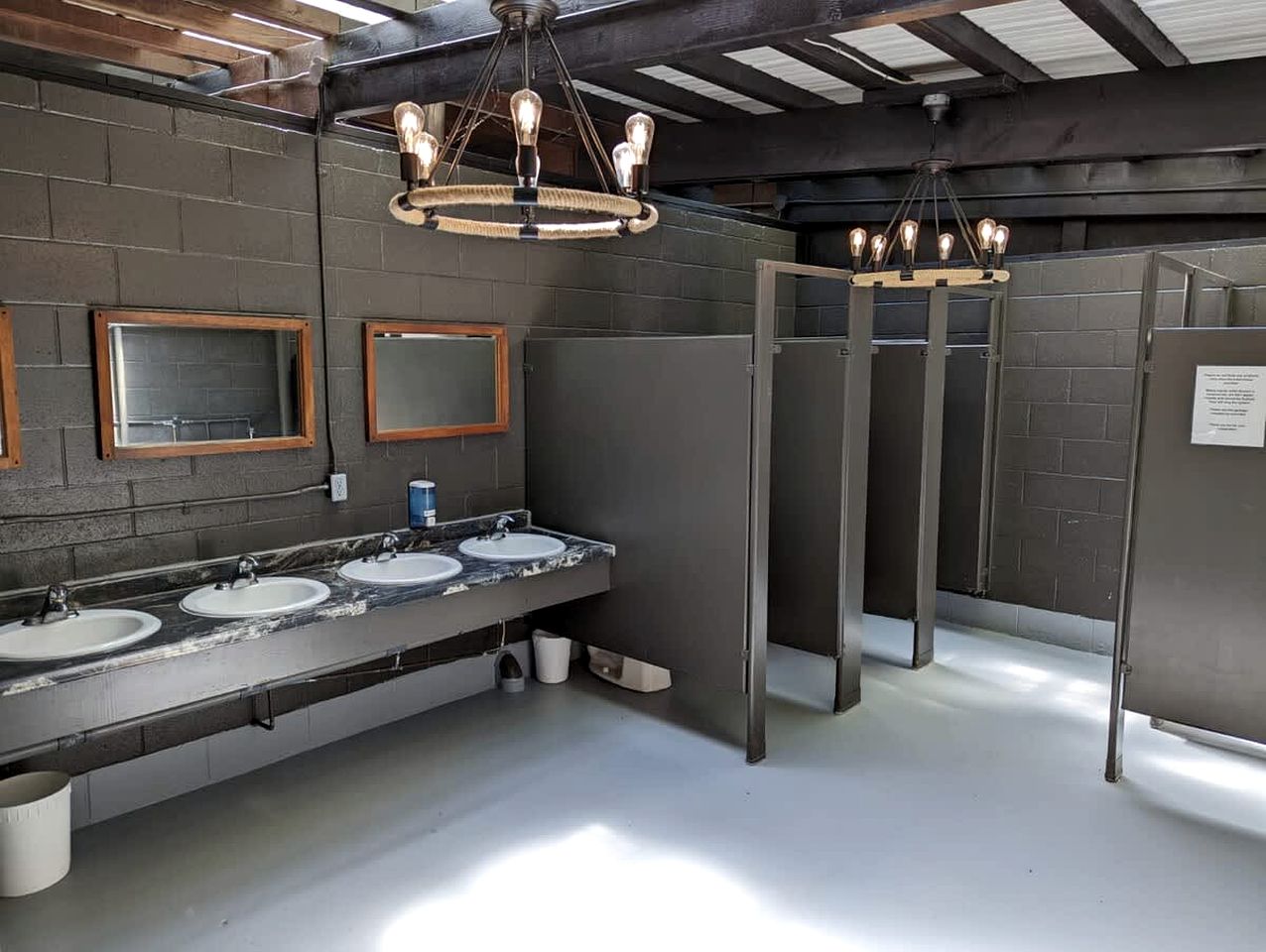 Romantic Oasis: Luxury Glamping Retreat in the Heart of Ontario's Natural Beauty