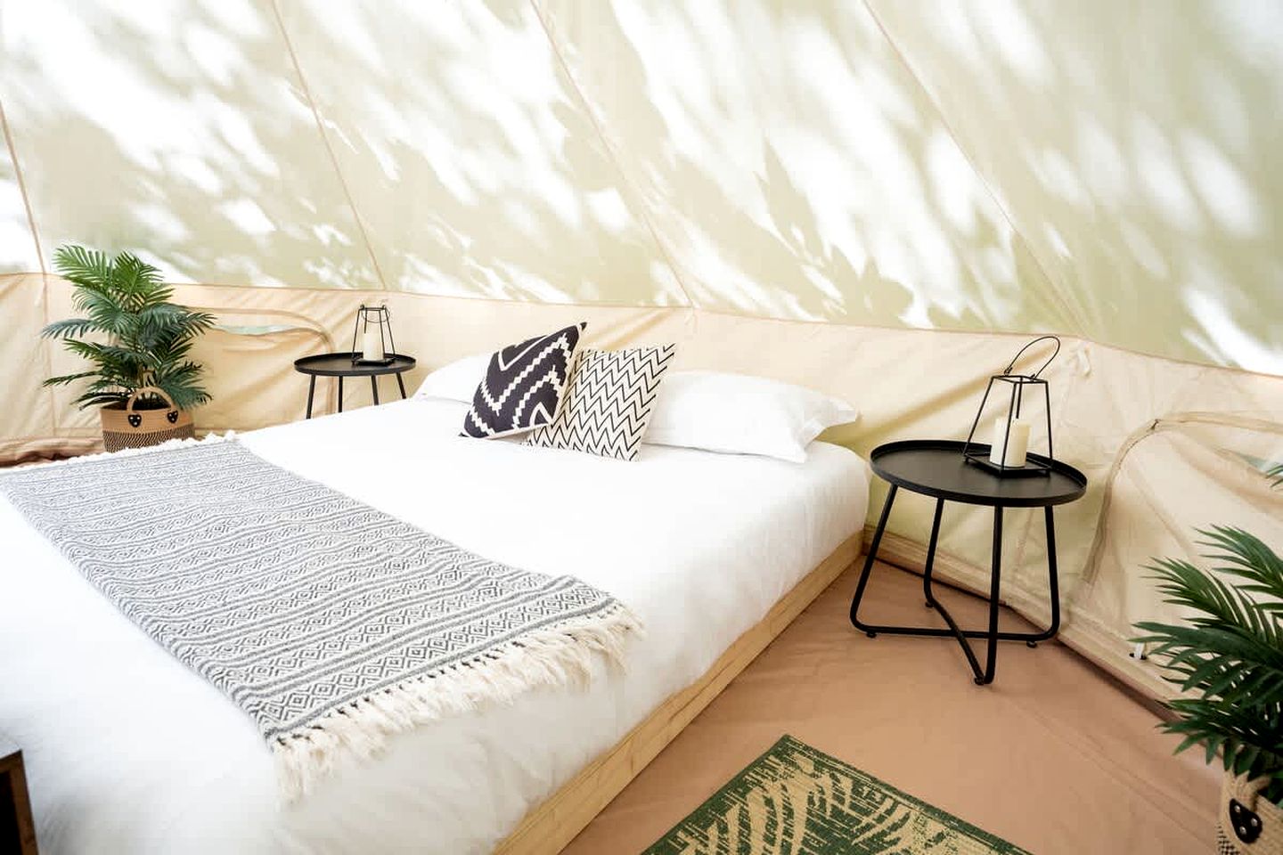 Romantic Oasis: Luxury Glamping Retreat in the Heart of Ontario's Natural Beauty