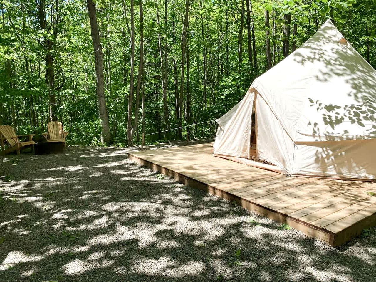 Romantic Oasis: Luxury Glamping Retreat in the Heart of Ontario's Natural Beauty