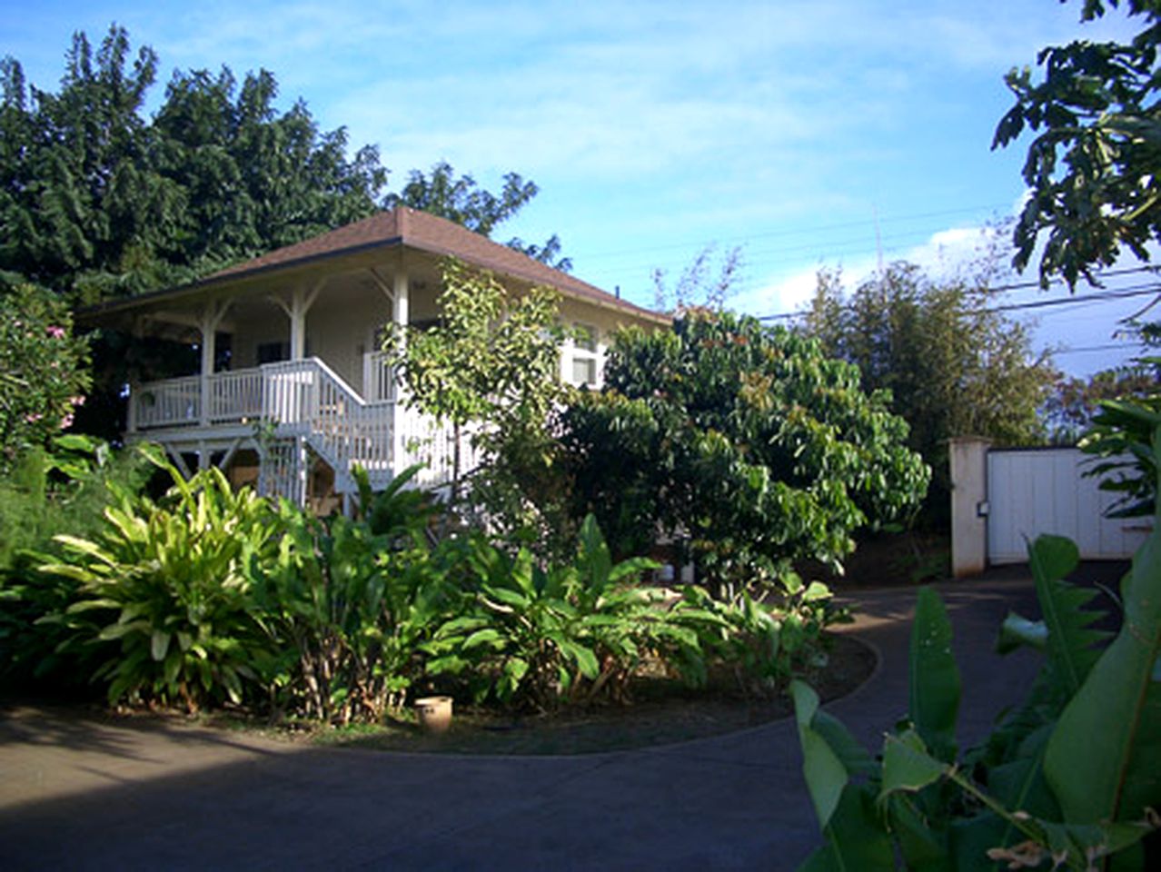 Oceanfront Cottage Rental for Couples Retreat on North Shore of Maui, Hawaii