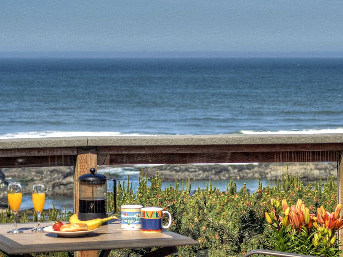 Cottages (Seal Rock, Oregon, United States)