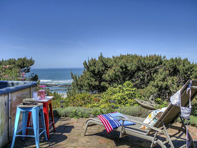 Cottages (Seal Rock, Oregon, United States)