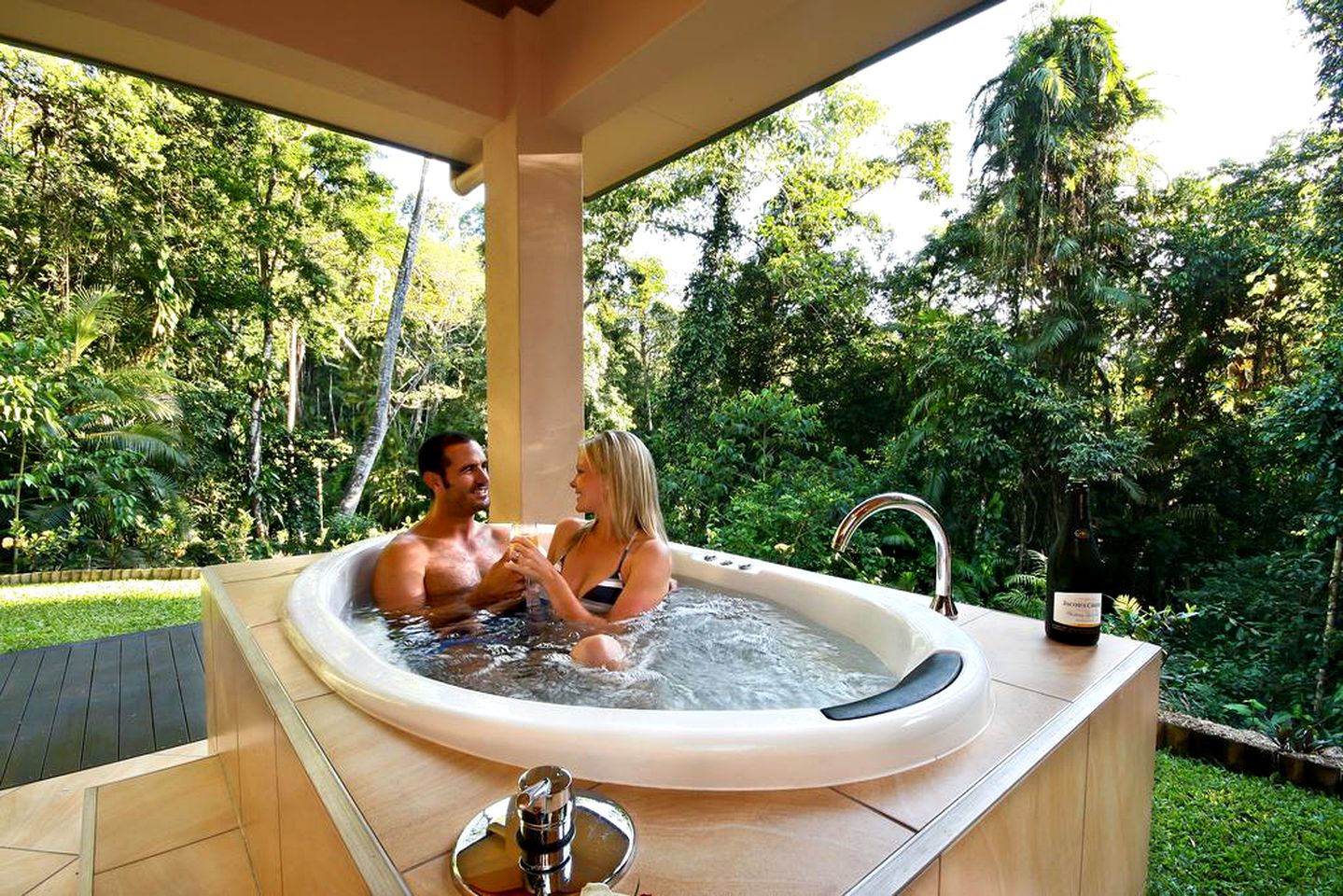 Romantic Rainforest Getaway with Heated Plunge Pool in Kuranda, Australia