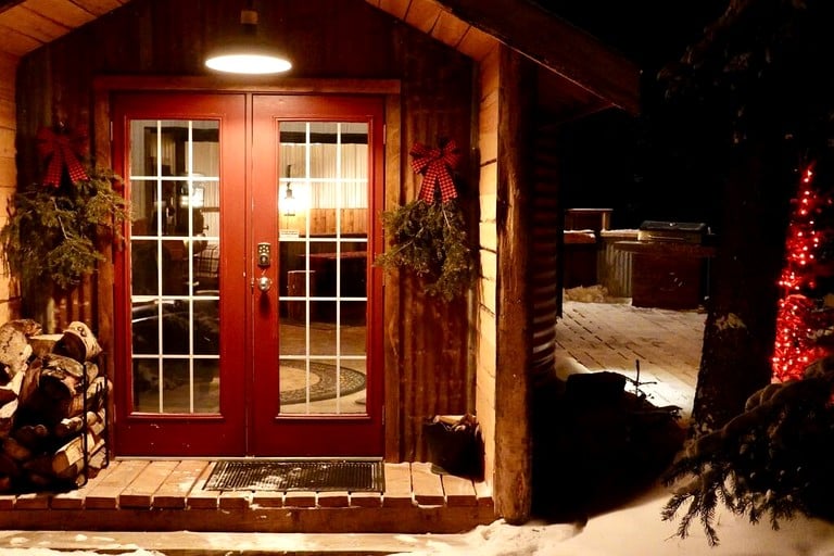 Cabins (Canada, --, --)