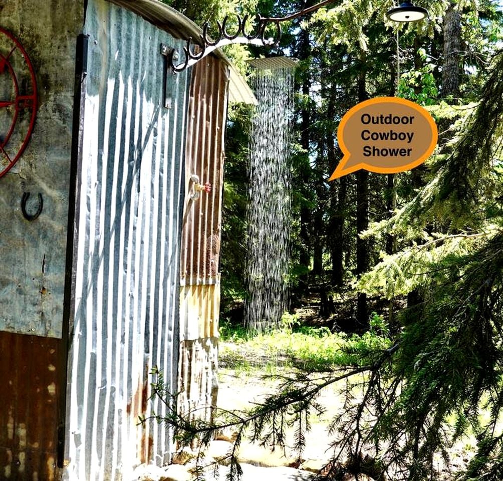 Incredibly Unique Romantic Retreat in Grain Bin Accommodation near Sundre, Alberta
