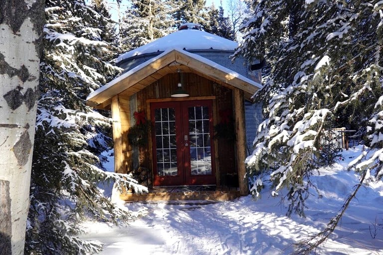 Cabins (Canada, --, --)