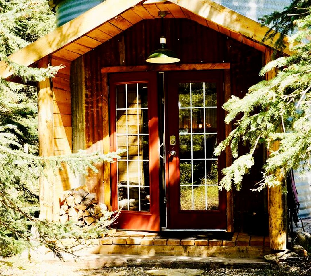 Incredibly Unique Romantic Retreat in Grain Bin Accommodation near Sundre, Alberta