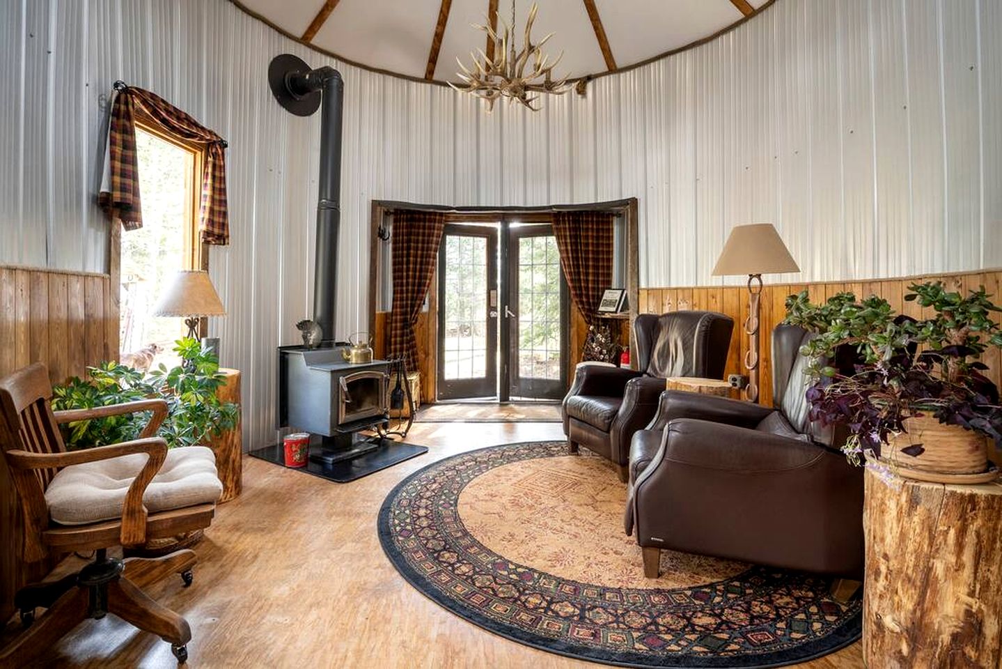 Incredibly Unique Romantic Retreat in Grain Bin Accommodation near Sundre, Alberta