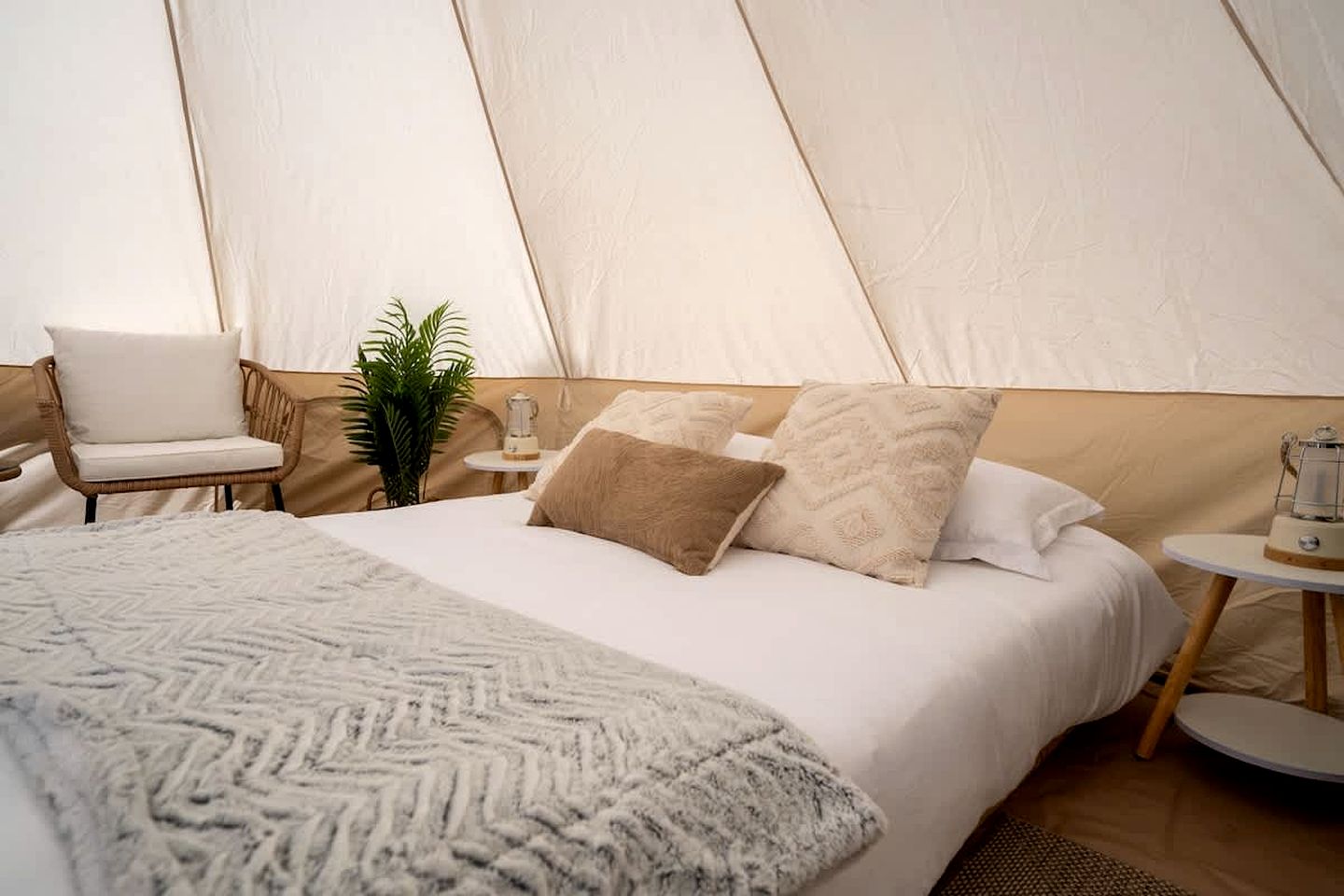Romantic Retreat: Luxury Glamping in Northern Bruce Peninsula, Canada for Unforgettable Escapes