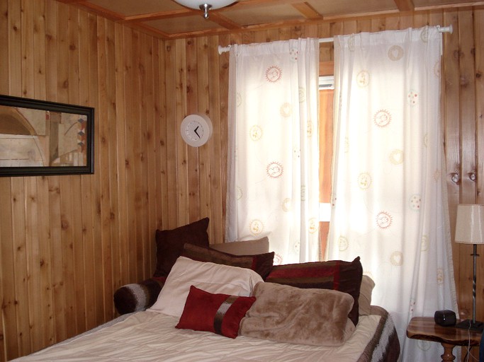 Stunning Luxurious Riverfront Lodge, Cabins, Chilliwack, Canada Glamping Hub