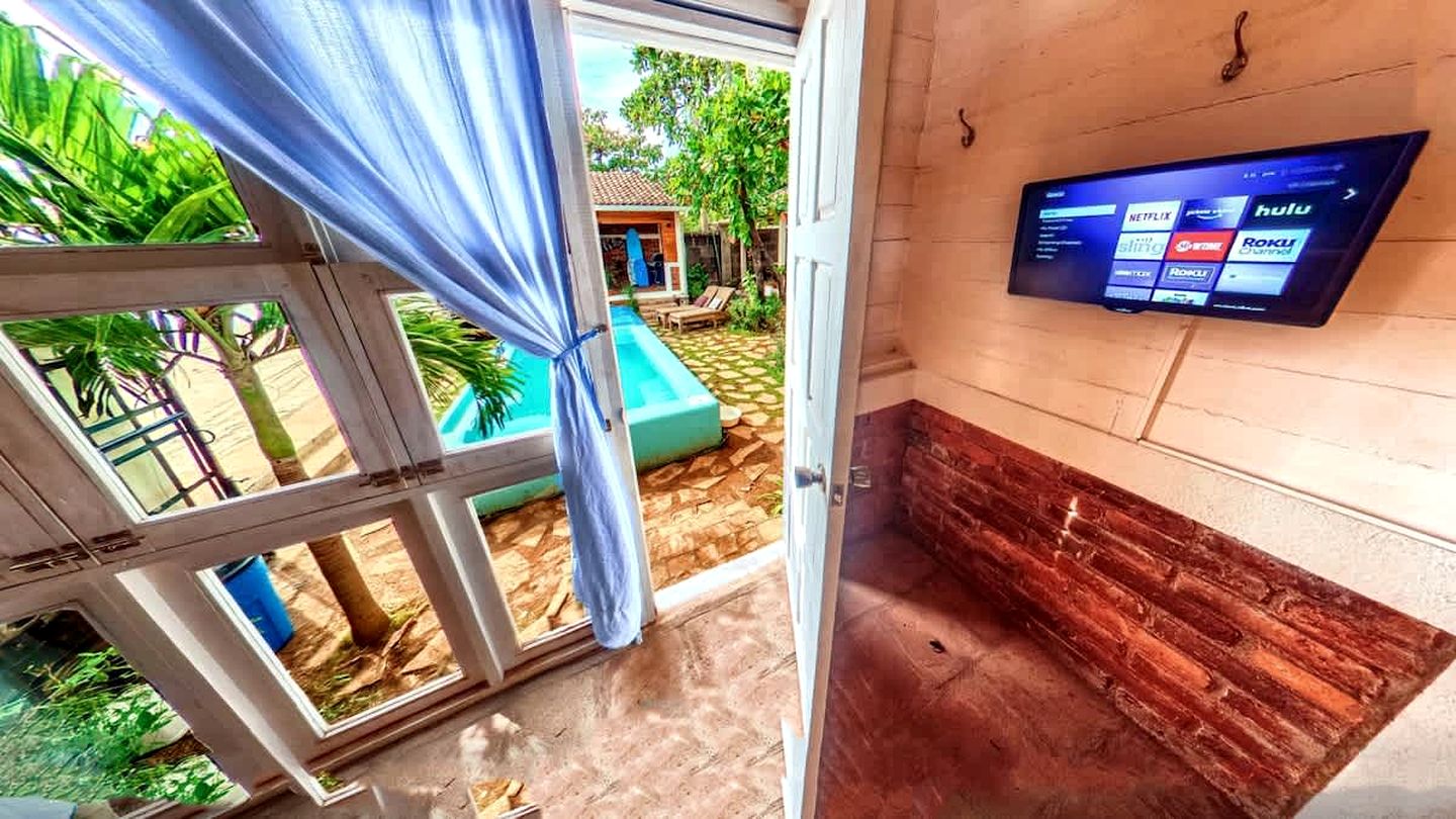 Cute Tiny House on the Beach for a Romantic Retreat in Pochomil, Nicaragua