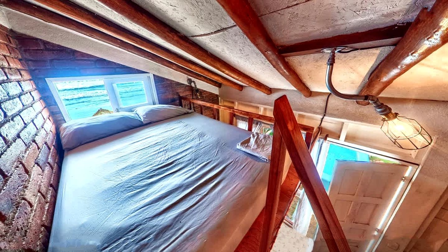 Cute Tiny House on the Beach for a Romantic Retreat in Pochomil, Nicaragua