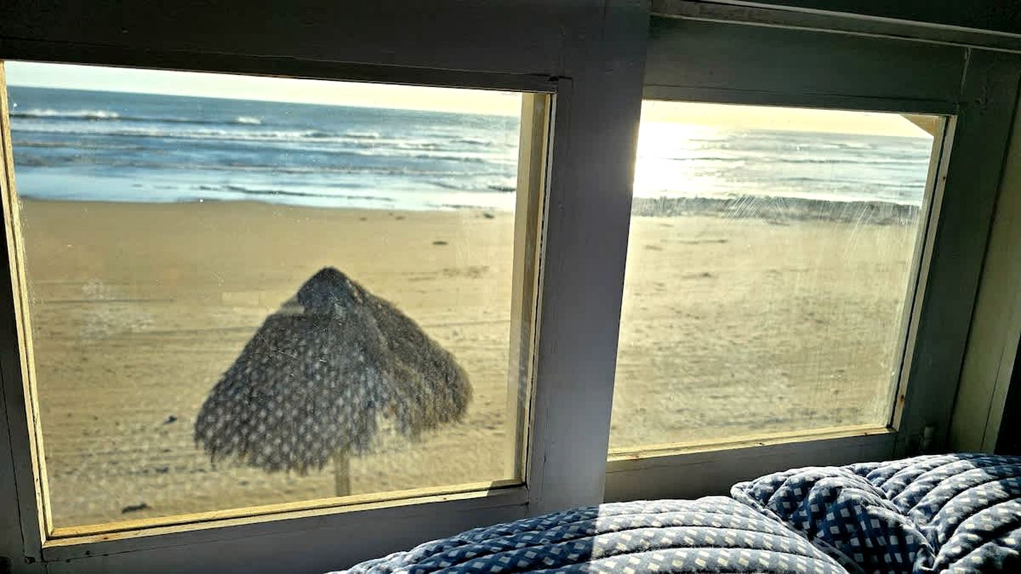 Cute Tiny House on the Beach for a Romantic Retreat in Pochomil, Nicaragua