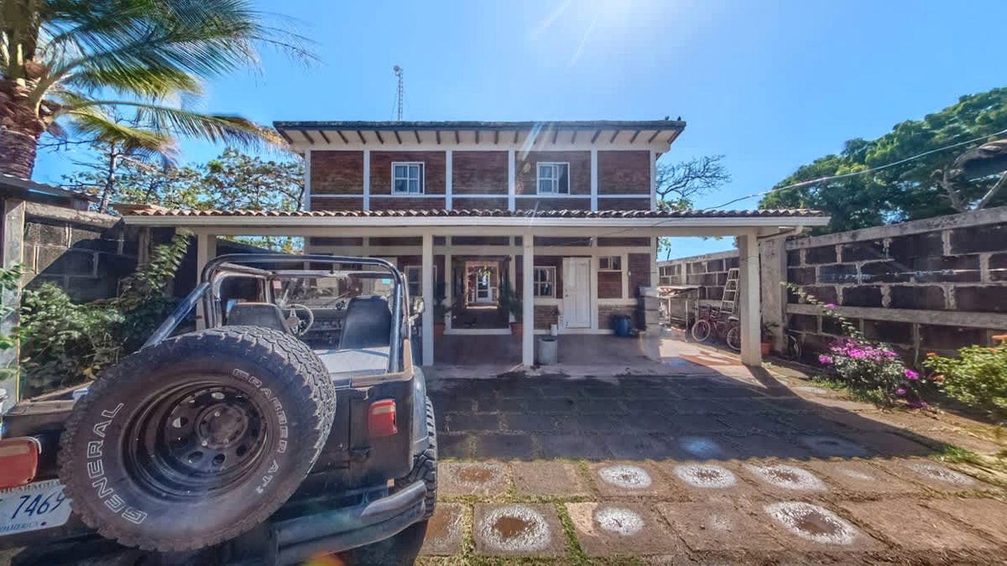 Cute Tiny House on the Beach for a Romantic Retreat in Pochomil, Nicaragua