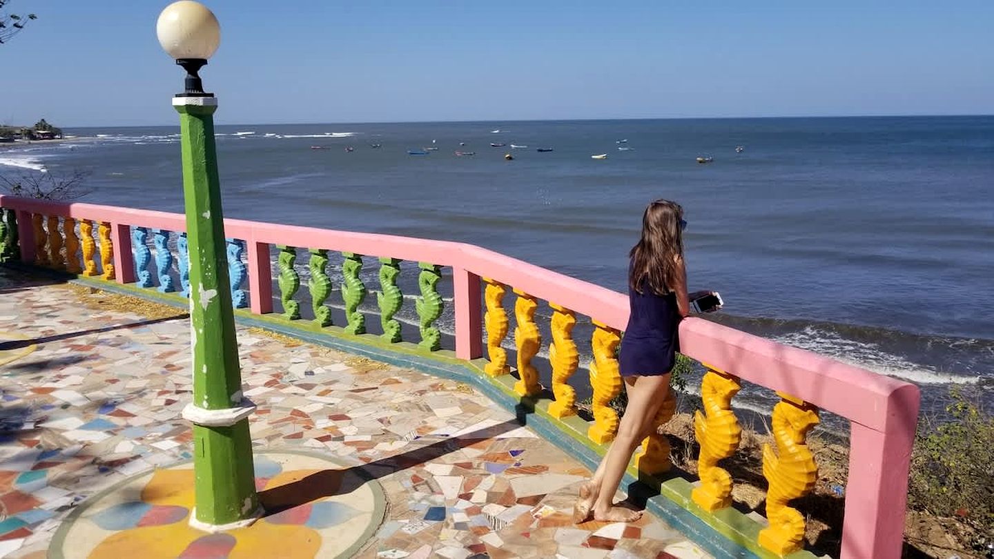 Cute Tiny House on the Beach for a Romantic Retreat in Pochomil, Nicaragua