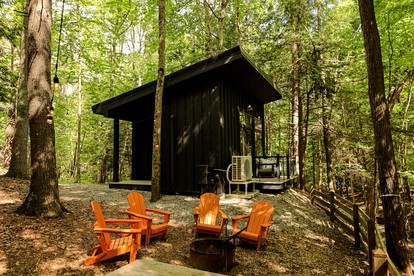 Romantic Cabin with Luxurious Interior in Freeport, Maine - Photo 3
