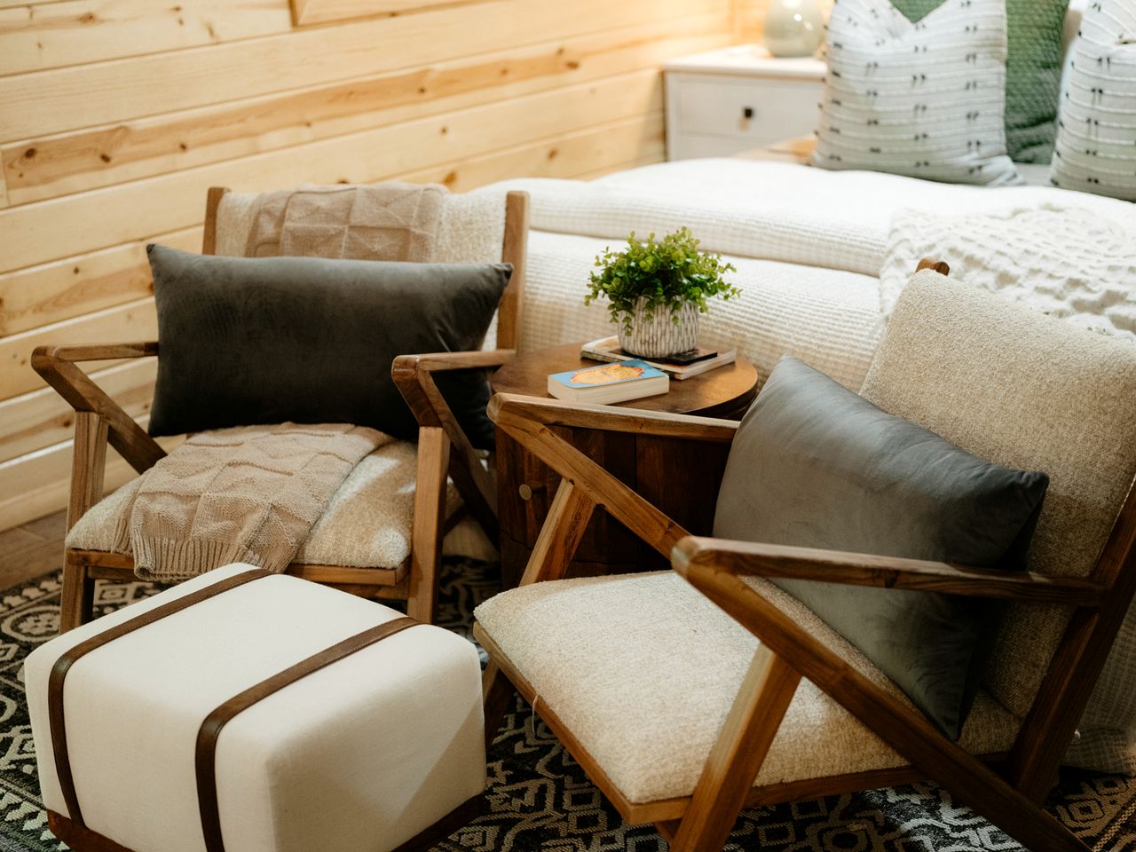 Romantic and Secluded Log Cabin with Private Hot Tub in Eureka Springs, Arkansas