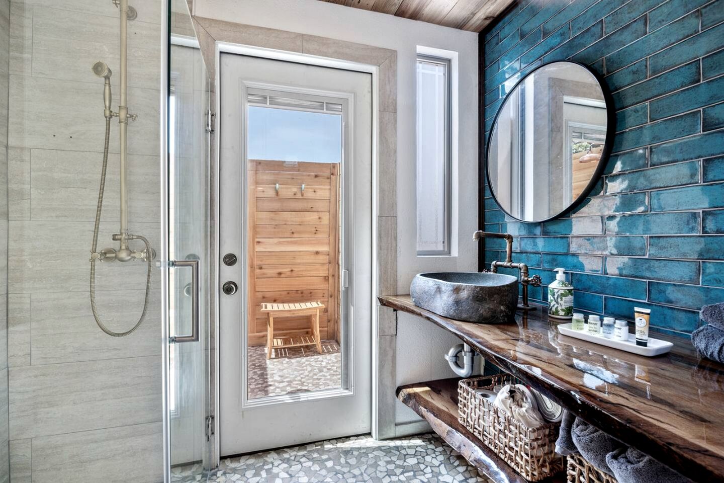 Off-Grid Luxurious Tiny Cabin with Incredible Outdoor and Indoor in Texas