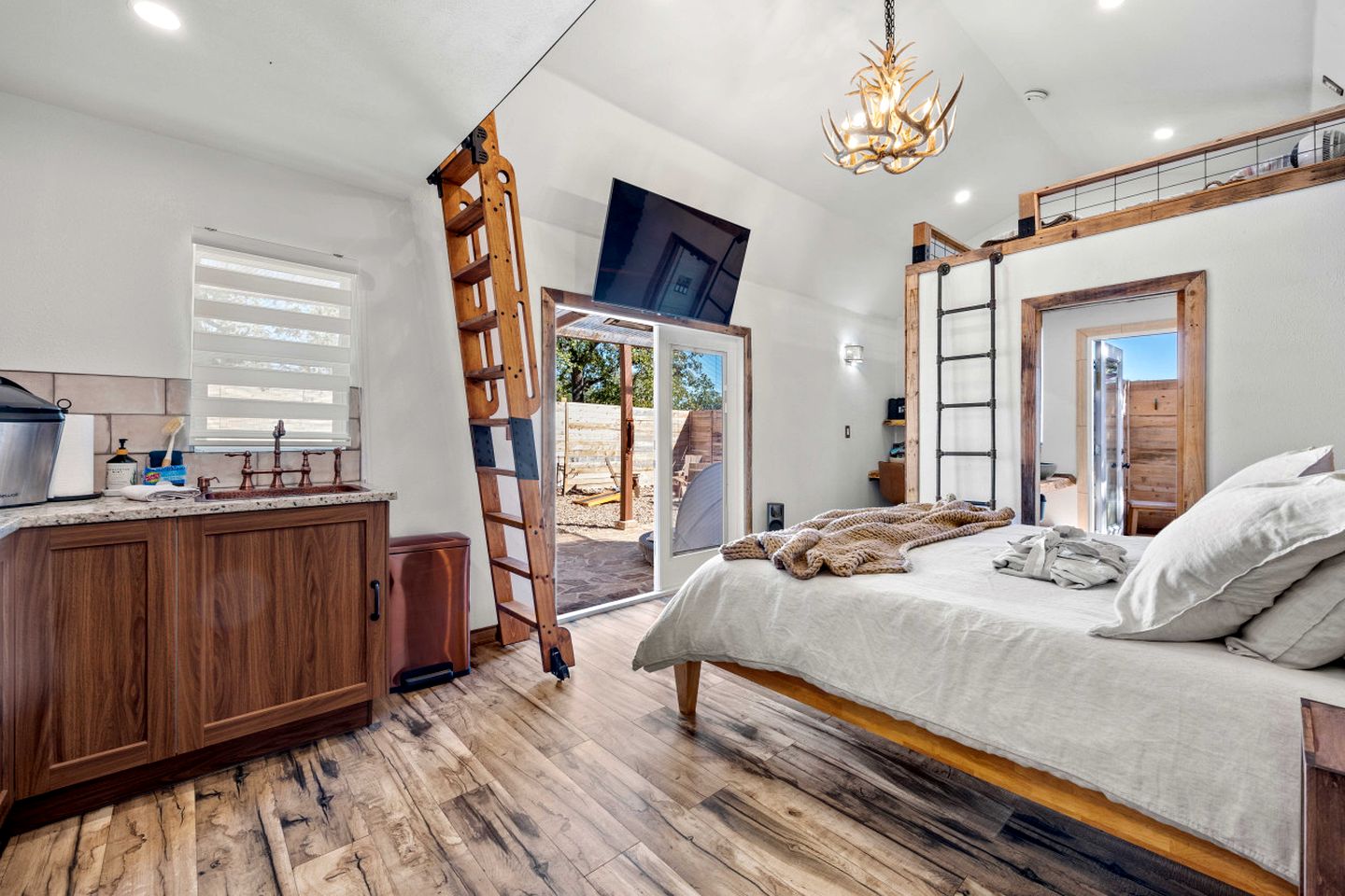 A+ Privacy | Romantic Lux | Sauna | Hot/Cold Pool in Texas