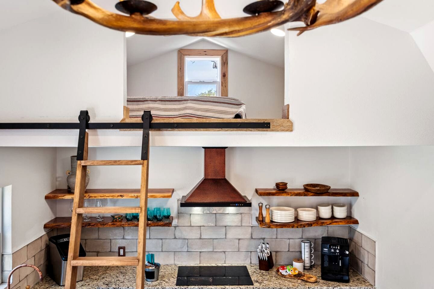 Off-Grid Luxurious Tiny Cabin with Incredible Outdoor and Indoor in Texas