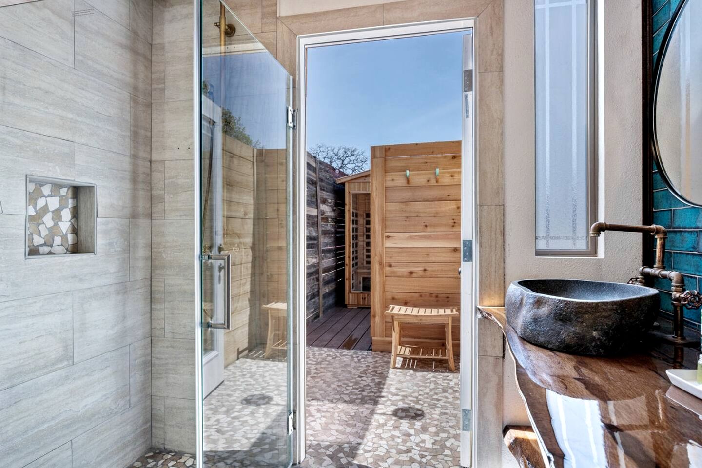 Off-Grid Luxurious Tiny Cabin with Incredible Outdoor and Indoor in Texas