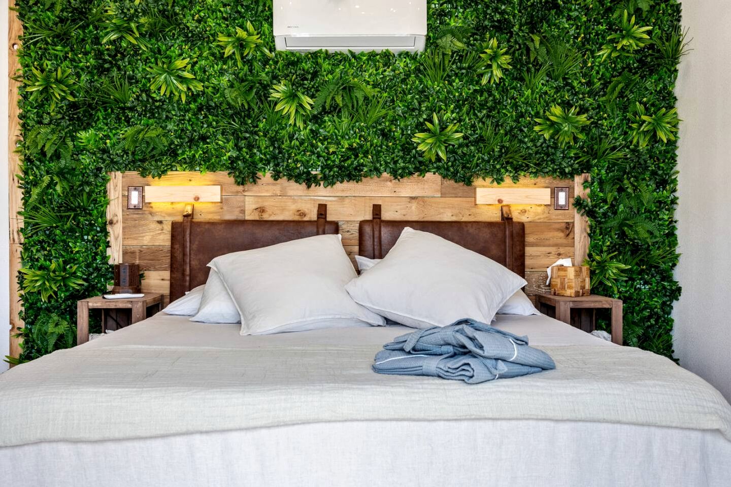 Off-Grid Luxurious Tiny Cabin with Incredible Outdoor and Indoor in Texas