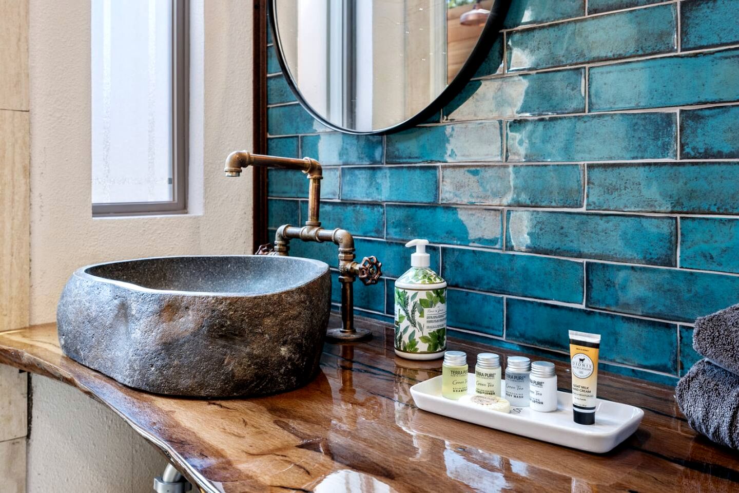 Off-Grid Luxurious Tiny Cabin with Incredible Outdoor and Indoor in Texas