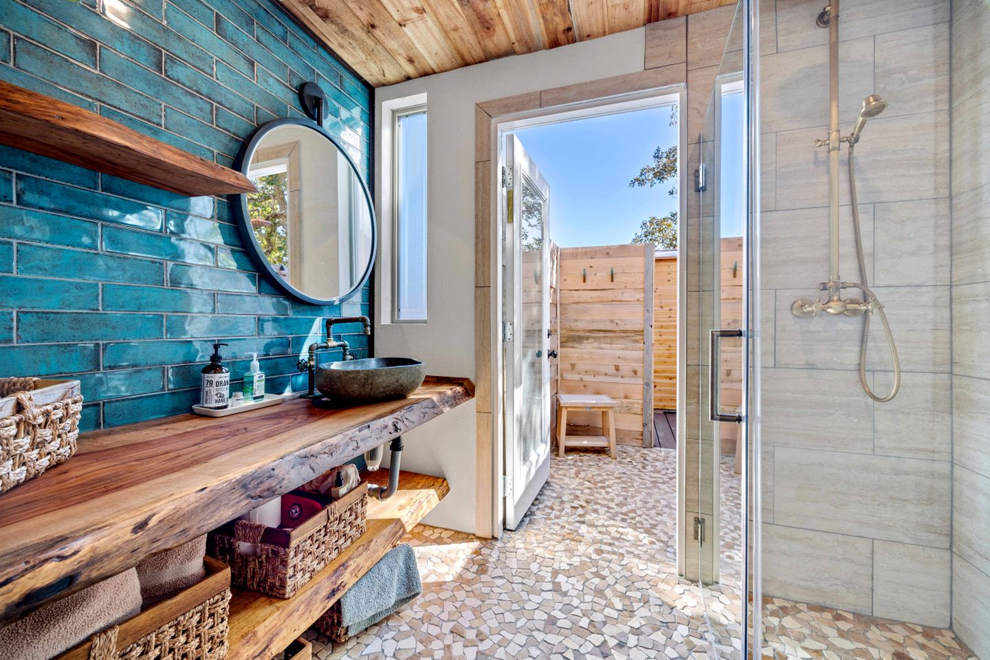 A+ Privacy | Romantic Lux | Sauna | Hot/Cold Pool in Texas