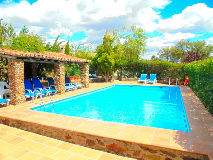 Cottages (El Jiniebro, Extremadura, Spain)