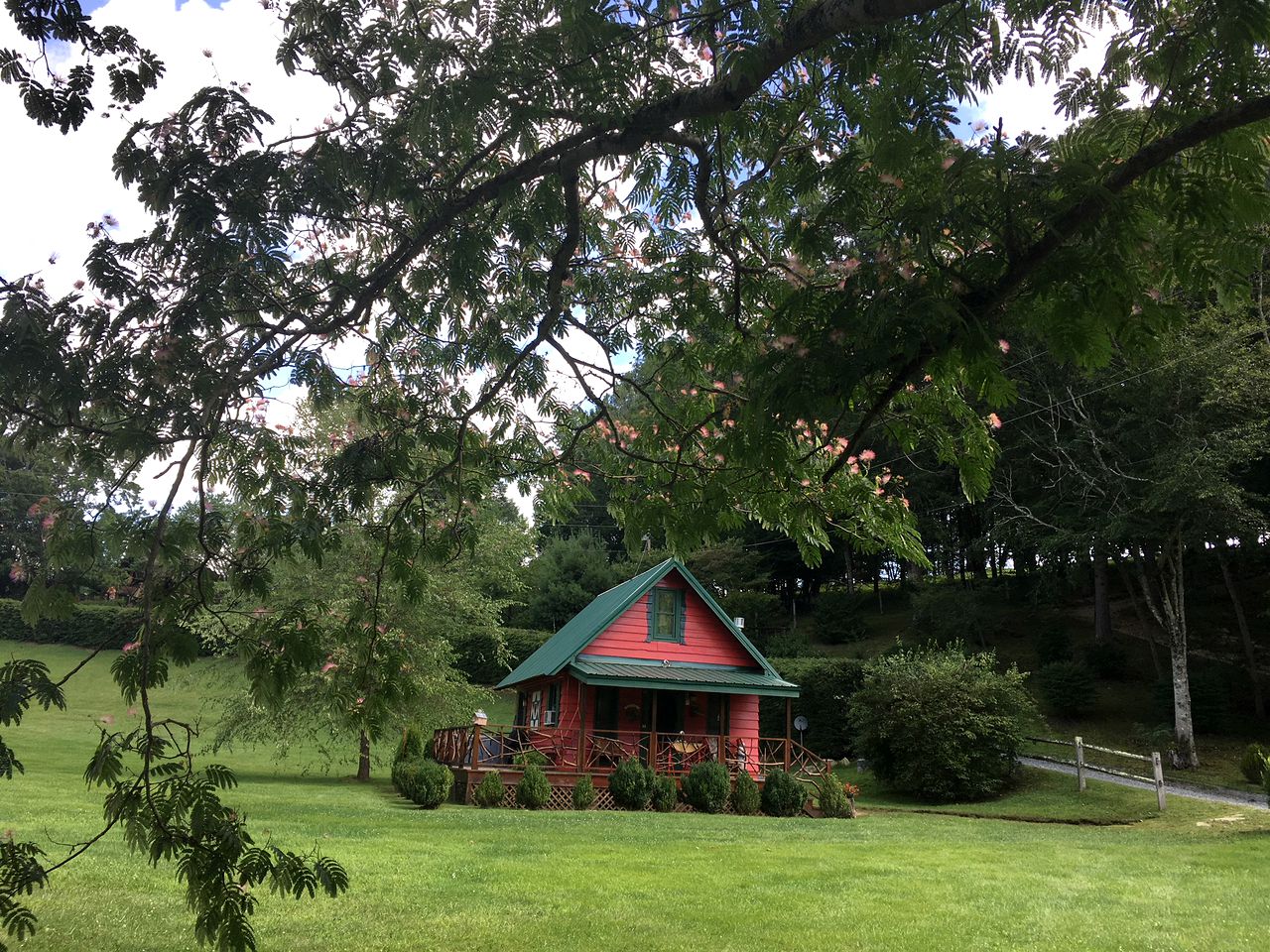Romantic Tiny House Rental for Couples near Boone, North Carolina