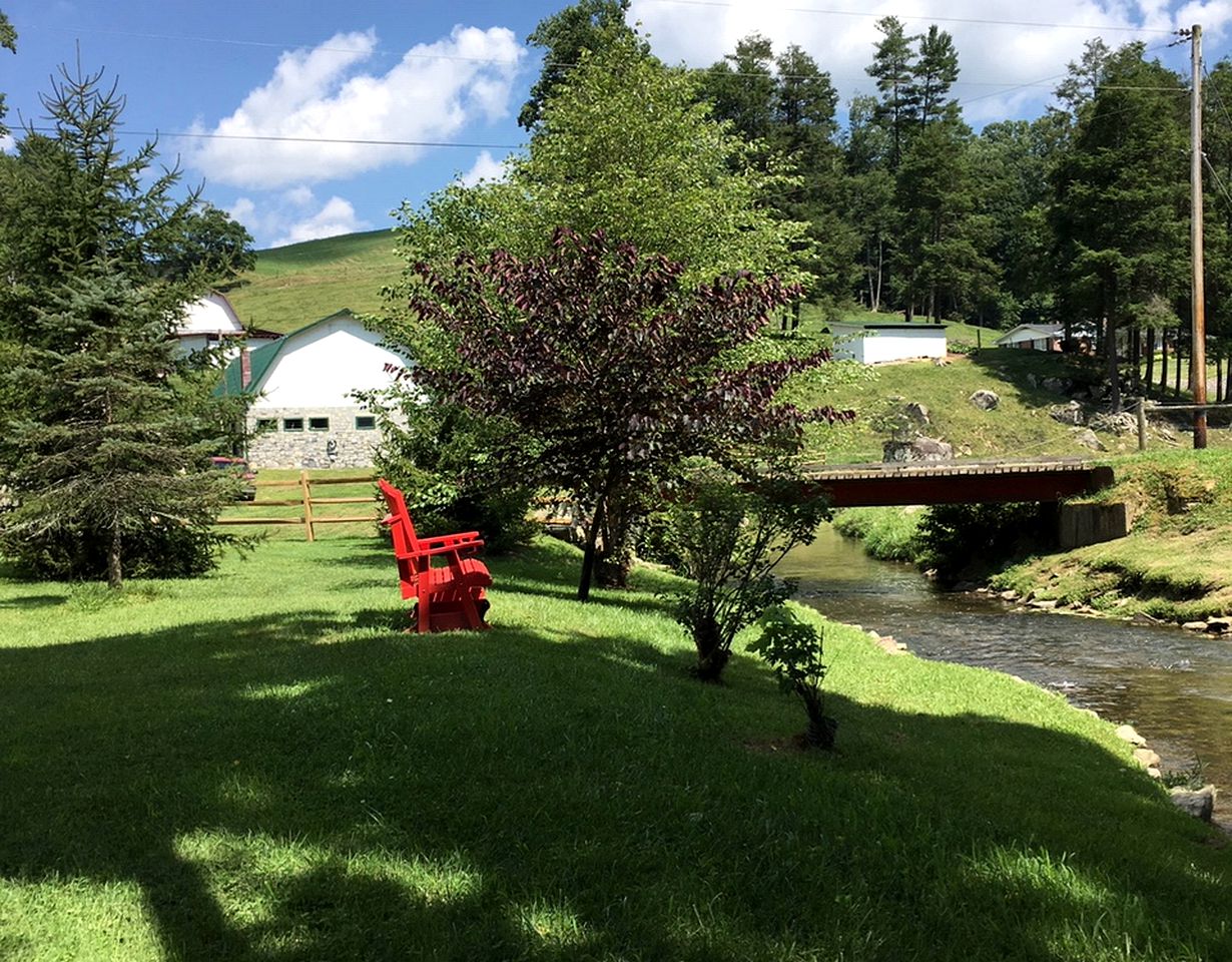 Romantic Tiny House Rental for Couples near Boone, North Carolina