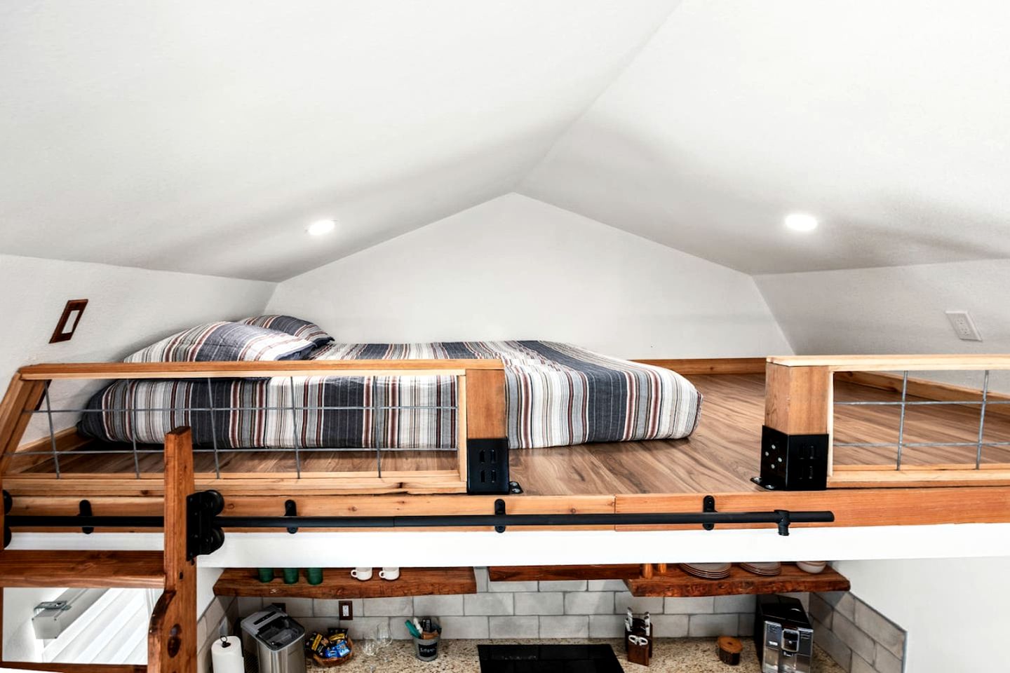 Impressive Intimate Tiny Cabin with Lofted Interior and Outdoor Shower in Texas