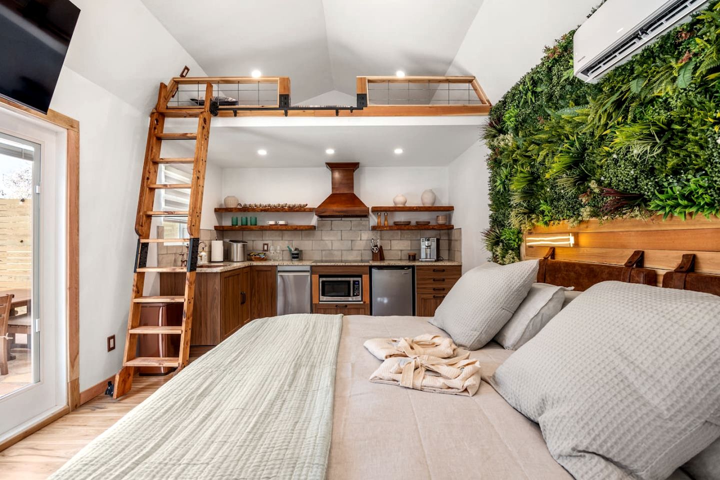 Impressive Intimate Tiny Cabin with Lofted Interior and Outdoor Shower in Texas